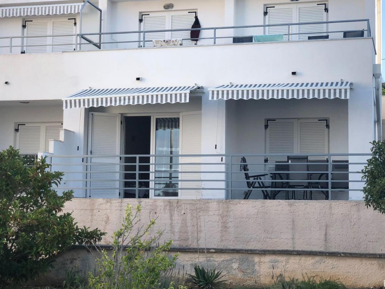 Apartman Ylli Nečujam Exteriör bild