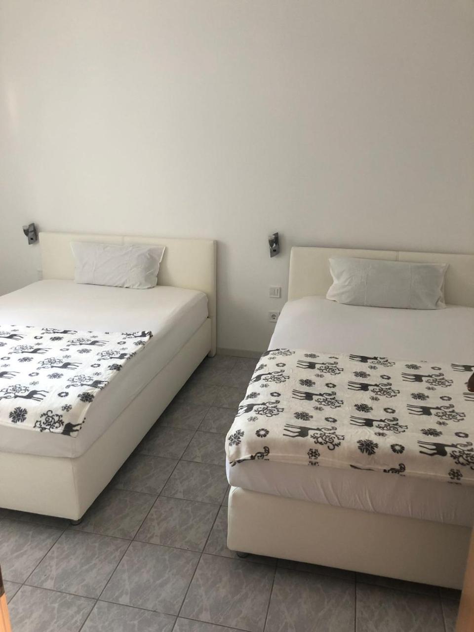 Apartman Ylli Nečujam Exteriör bild